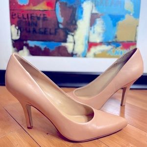 Nine West Nude leather pumps Size 10